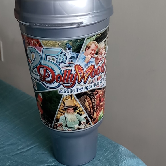 Set of 4 Dollywood collectible mugs - Picture 2 of 5